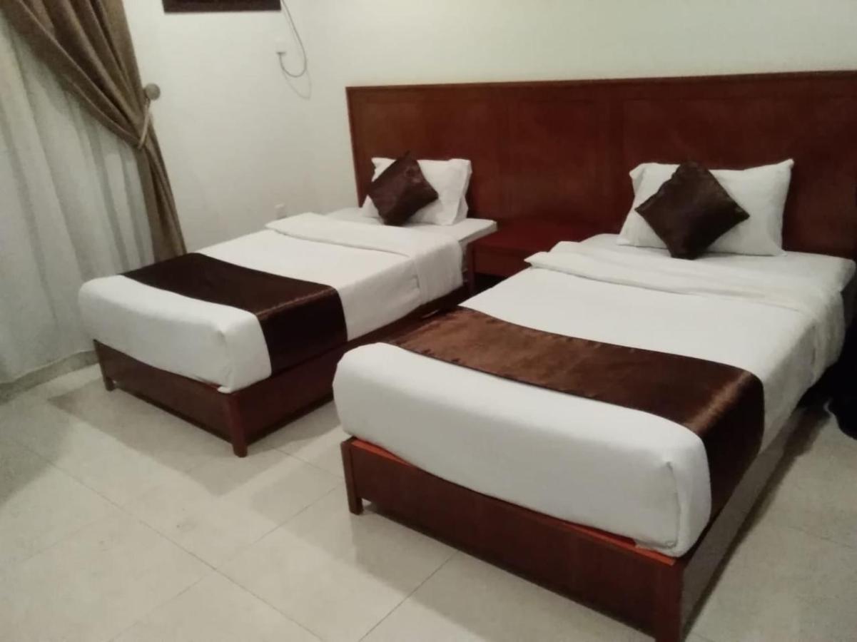 Iwan Alandalusia Al Ajaweed Aparthotel Jeddah Ngoại thất bức ảnh