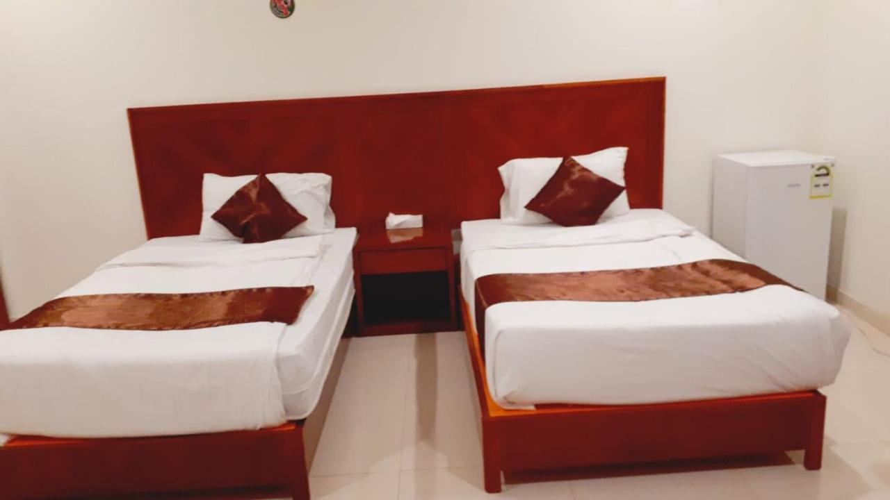 Iwan Alandalusia Al Ajaweed Aparthotel Jeddah Ngoại thất bức ảnh